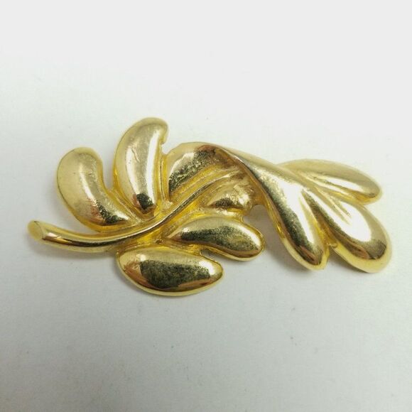 Vintage Gold Tone Leaf Shape Brooch, Retro Modern Style Design, Unisex Pin - Picture 6 of 6